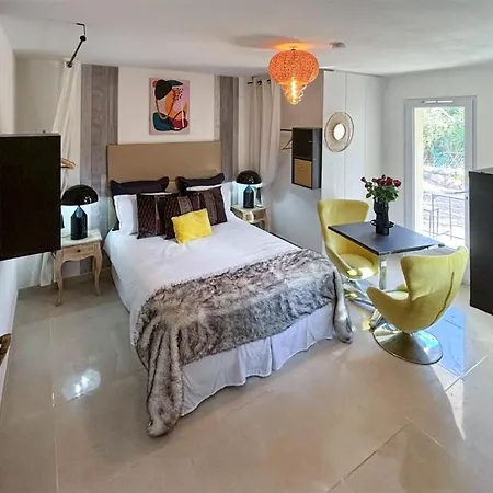 Apartment Beautiful In Saint-raphael With Kitchen *